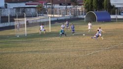 NA CARA DO GOL: mesmo com muitas chances, o Azulão não marcou no primeiro embate do dia 10