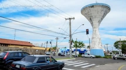 Veículos que trafegam pelo trecho da Rua 14 com a Avenida 40 devem se atentar aos novos semáforos que foram ali instalados