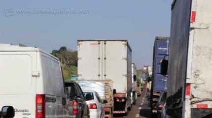 Motorista diz que vem enfrentado congestionamento na Washington Luís (SP-310) há pelo menos 10 dias