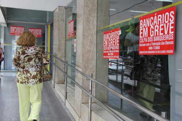 O Sindicato dos Bancários continua rejeitando a proposta da Fenaban para reajuste salarial de 7%