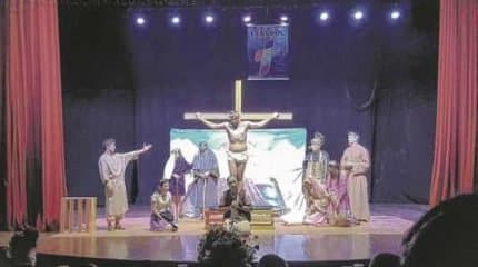 A peça apresentada pelo grupo é de Luís Alberto de Abreu