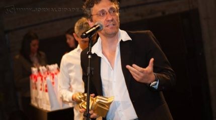 Klebs de Moura e Silva Junior é roteirista, ilustrador e quadrinista e fundou o Instituto HQ, onde desenvolve e apoia diversos trabalhos ligados à área