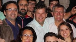 Juninho comemora resultado em seu Comitê