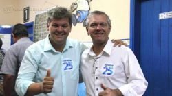 O prefeito eleito Juninho da Padaria, do Democratas, ao lado do vice-prefeito eleito coronel Marco Antonio Bellagamba, do PTB