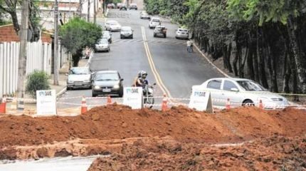 Cruzamento da Avenida Nossa Senhora da Saúde com a Avenida Ulysses Guimarães está interditado