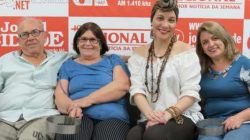 Membros da comunidade Santo Antônio são os responsáveis pela barraca baiana; Janaina Covre mostra como será seu figurino na festa