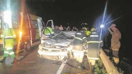 Honda Civic era ocupado por quatro pessoas de Rio Claro. Uma delas não resistiu aos ferimentos (Foto: Claudemir de Oliveira)