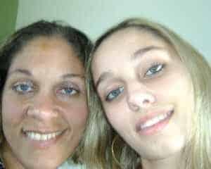 Juliana, a mãe, e Paula, filha. Ambas morreram em agosto de 2014(Foto: Reprodução/Facebook)