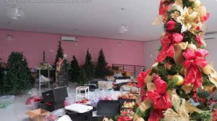 Caso a cor de preferência não esteja disponível, os voluntários montam conforme seja solicitado