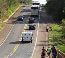 DER volta a enfatizar que não há projeto para duplicação da pista. Ao lado, vítimas do dia 8 de julho