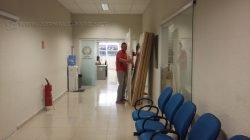 Nessa quinta-feira (10), placas de divisórias começaram a ser instaladas no terceiro andar do Paço Municipal de Rio Claro