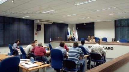 Reunião realizada no plenário da Câmara Municipal ocorreu sob coordenação da vereadora Maria do Carmo Guilherme, do PMDB
