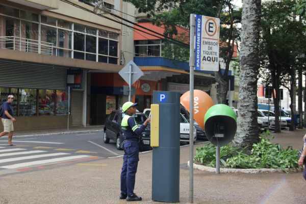 Parquímetros da Área Azul ficam localizados em todo o perímetro central para uso dos motoristas