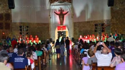 Paróquia do Bom Jesus, em Rio Claro, recebeu a primeira atração da programação do festival Natal Luz 2016 nesse domingo (27)