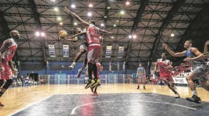TRISTE FIM!: não bastasse o fim da equipe do Leão, a Liga Nacional de Basquete deve retirar o piso do ginásio a qualquer momento