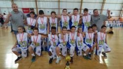 ÉÉÉ CAMPEÃO!: os garotos do Clube de Campo/Seme venceram a equipe da Capital Paulista e foram consagrados como campeões