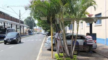 Ponto de táxi localizado na Rua 1, em frente à antiga Estação Ferroviária, é um dos pontos que ficam abertos durante a noite