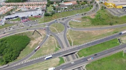 Trevo da Avenida Tancredo Neves com a Rodovia Washington Luís continua com projeto para remodelação ‘perdido’ (Foto aérea: Bruno Leite)