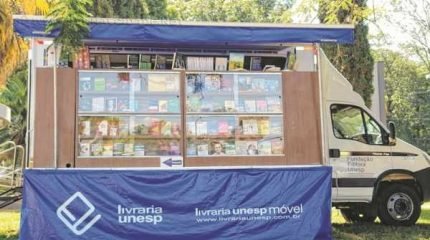 A loja móvel oferece descontos de 30% nos livros da Editora Unesp e 10% nos das demais editoras, até a próxima sexta-feira (11)