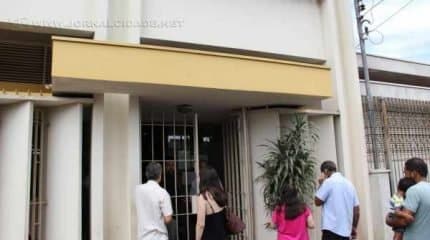 Nesta semana, na unidade dos Correios situada na Rua 4, na região central, filas se formaram em vários dias. Clientes estão sem receber correspondências e encomendas