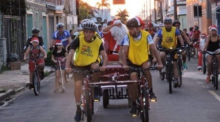 HO!HO!HO!: Papai Noel passeou pelas ruas de Rio Claro sobre um trenó movido por bicicletas