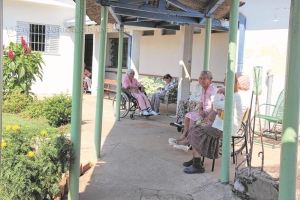 50 idosas moram no Lar, que ainda necessita de reformas