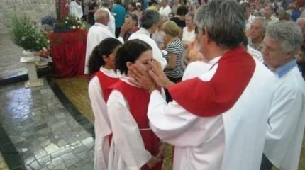 Padre Antônio Bogaz, responsável pela solenidade, já contou a história de Santa Luzia em um curta-metragem encontrado na internet
