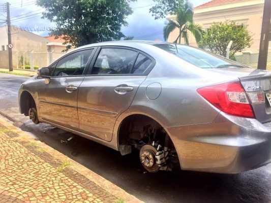 Novos casos de furto de rodas de três carros foram registrados nesta semana em Rio Claro. Segundo delegada titular da Polícia Civil, investigação está em andamento