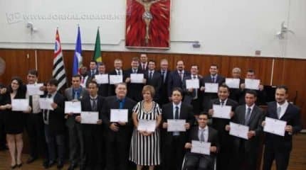 Todos os 19 vereadores eleitos, além do vice-prefeito e prefeito, receberam do juiz da comarca de Rio Claro o certificado que atesta a regularidade de suas candidaturas e eleição