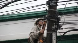 Funcionários da empresa de distribuição da energia elétrica “desarmou” a rede elétrica para evitar acidentes na região central