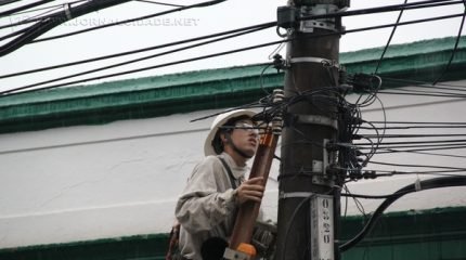 Funcionários da empresa de distribuição da energia elétrica “desarmou” a rede elétrica para evitar acidentes na região central