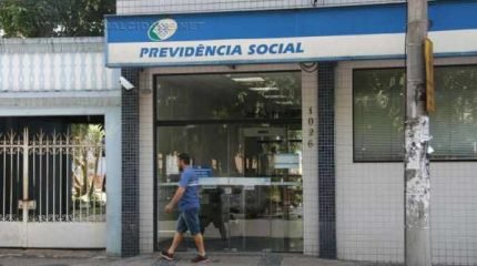 De acordo com a Fundação Municipal de Saúde tem restos a pagar com o INSS no total de R$ 63.343.314,00, em valores atualizados até 31/12/2016.