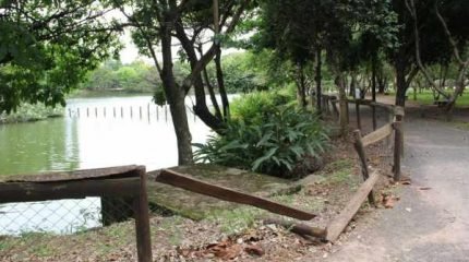 O local, que antigamente era frequentado diariamente por milhares de pessoas, hoje em dia aparenta ‘abandono’. Cercas quebradas e falta de mais atrações geram queixas