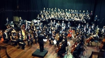 A Orquestra Sinfônica juntamente com o Coro Presbiteriano fazem a apresentação do musical