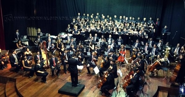 A Orquestra Sinfônica juntamente com o Coro Presbiteriano fazem a apresentação do musical