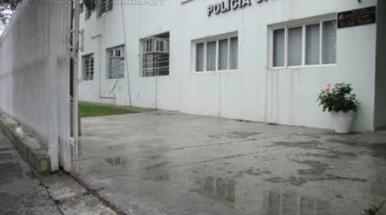 A Delegacia Seccional tem como titular a Drª Adriana Galloni; o delegado assistente é o Dr. Aroldo