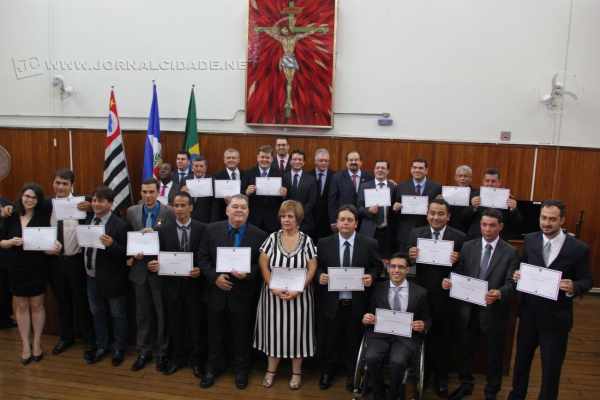 Cerimônia de diplomação dos vereadores, vice-prefeito e prefeito eleitos ocorreu no Fórum. Posse dos poderes irá acontecer na Câmara
