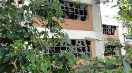 Prédios que eram utilizados pela Universidade Estadual Paulista estão abandonados no Santana