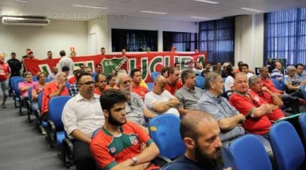 Torcida do Velo Clube acompanhou nessa segunda-feira (5) votação na Câmara de concessão do Benitão ao time pelo prazo de 20 anos
