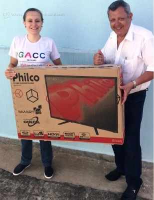 Ganhador do primeiro prêmio – um aparelho de TV Led marca Philco 39” – foi Antonio Luís, que o recebeu no último dia 24