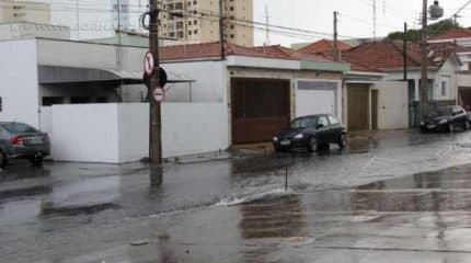 A Defesa Civil local conta com oito funcionários e mantém plantão 24 horas pela linha direta 199