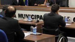 Criação de novos cargos levanta discussão sobre gratificações. Projeto que cria cargos foi aprovado no dia 20, por 11 votos favoráveis