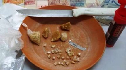 Adolescentes apreendidos estavam com crack para ser comercializado no bairro Jardim Guanabara