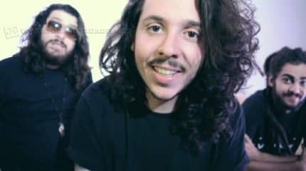 Músicos lançaram também um canal no YouTube, onde postam vídeos de sua rotina diária, como andar de bicicleta, compor, ir à academia, entre outras curiosidades; canal já tem mais de dois mil inscritos