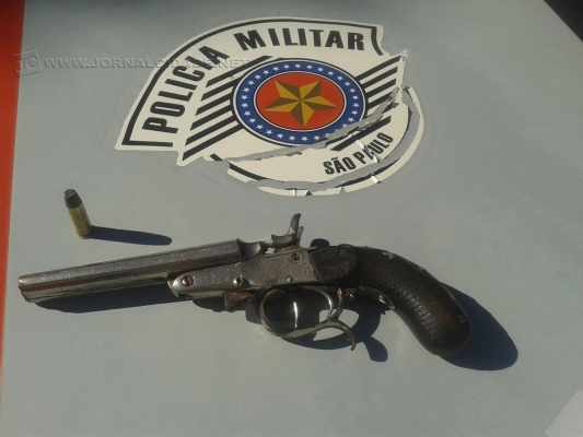 Polícia Militar prende criminoso por posse ilegal de arma e esclarece roubo na Vila Alemã