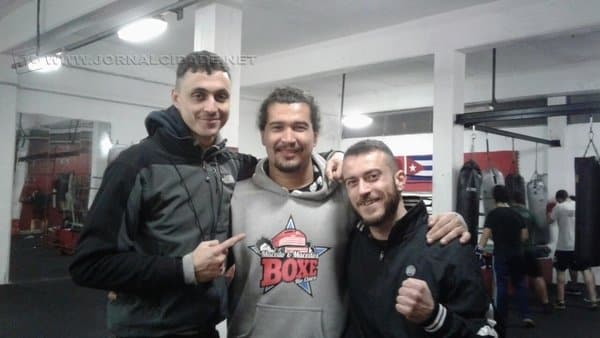 PARCERIA: Breno ladeado por Emanuele e Gianni, com os quais trabalha na academia do Quarticciolo