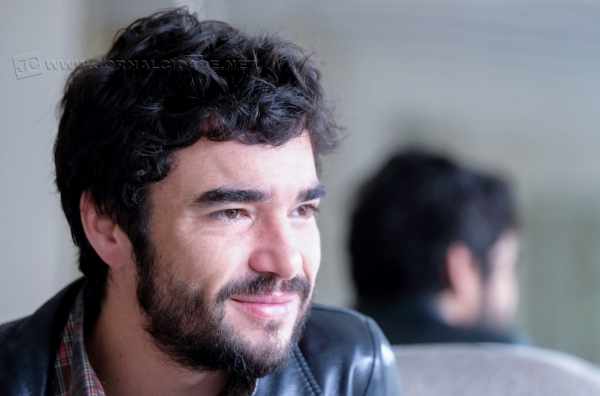 Ator brasileiro Caio Blat é contratado pela BBC para atuar em série britânica que estreia em 2018 (Foto: divulgação)