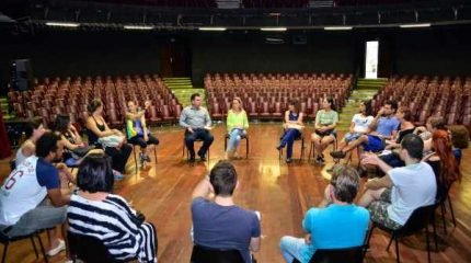 Em reunião nesta segunda-feira, foram informadas sobre as primeiras providências do novo governo municipal neste sentido