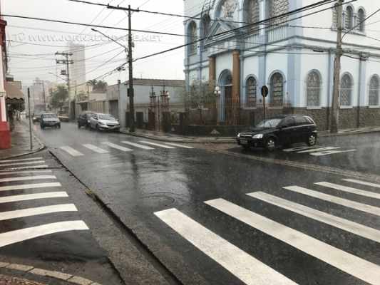 As chuvas voltaram a cair na cidade na tarde de sexta-feira (24) e, segundo o Ceapla, foram contabilizados 2,6 milímetros