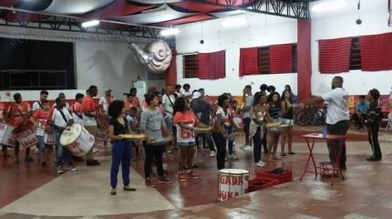 Participe você também do ensaio da Escola de Samba Grasifs - Voz do Morro e já entre no clima do Carnaval 2017